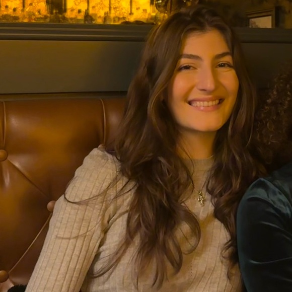 Meet your Posher, Ria - Picture 1 of 1